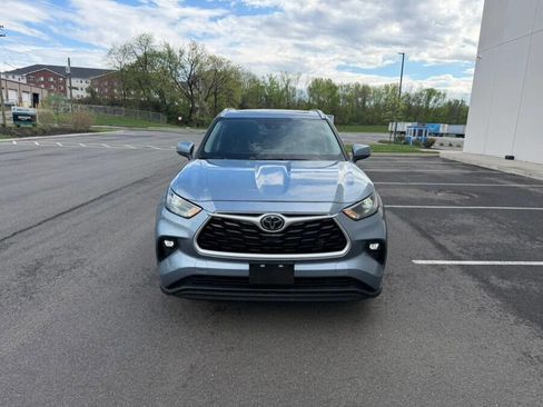 Used 2022 Toyota Highlander XLE AWD/4WD image 5