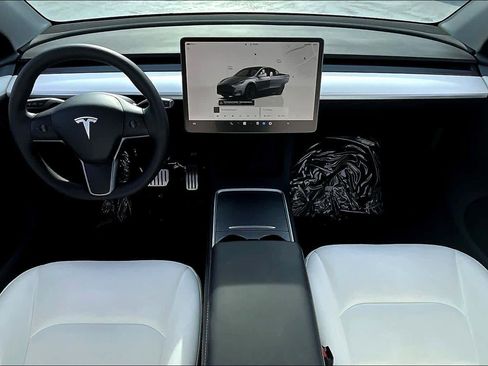 Used 2025 Tesla Model Y Performance AWD/4WD image 14