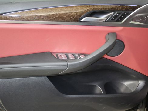 Certified 2025 BMW X4 xDrive30i image 11