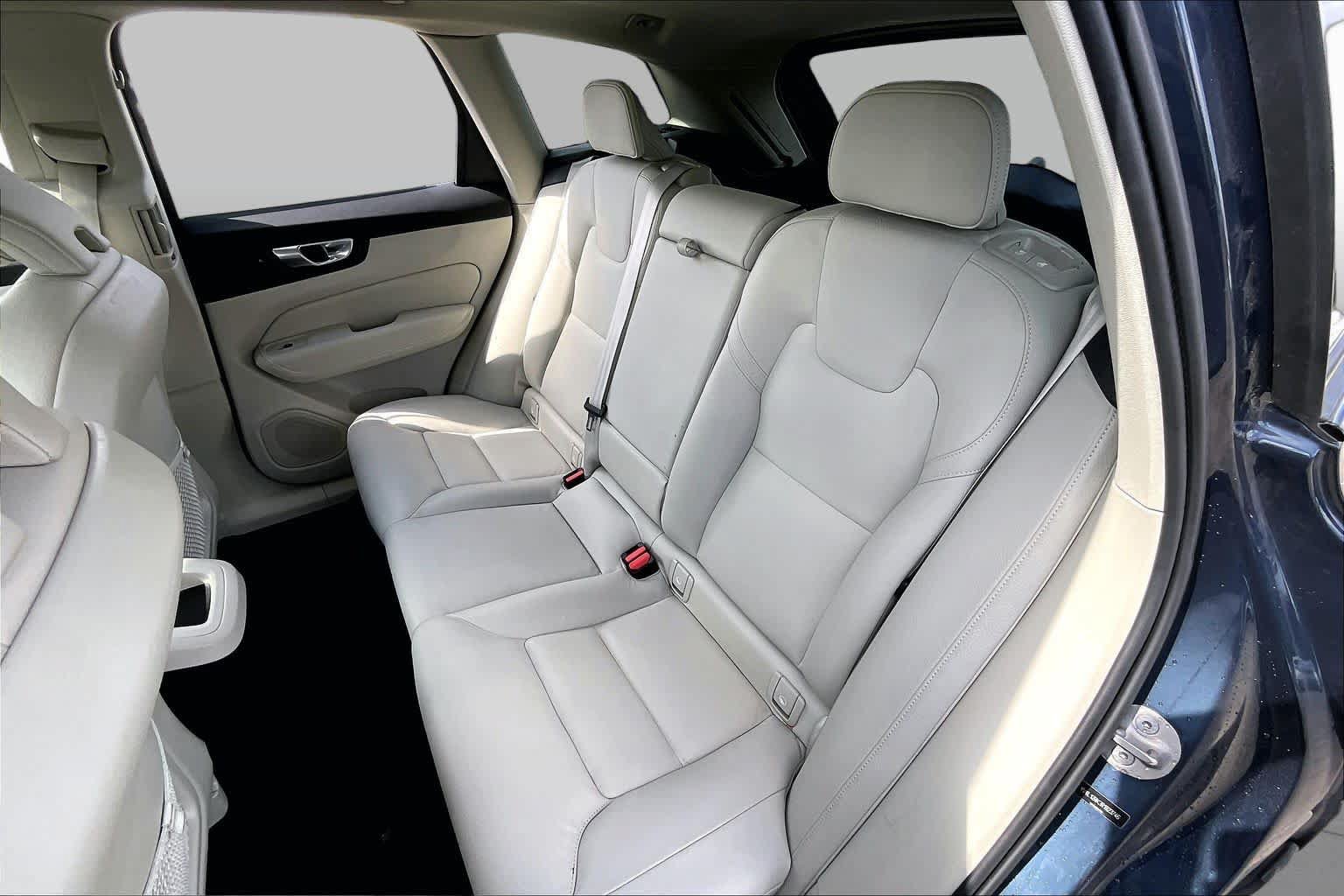 Used 2024 Volvo XC60 B5 Core AWD/4WD image 19