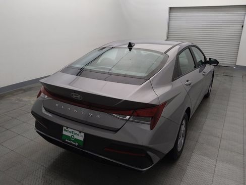 Used 2025 Hyundai Elantra SE FWD image 7