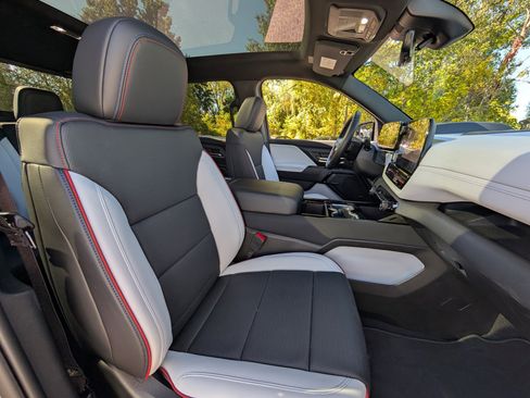 New 2025 Chevrolet Silverado EV RST image 33