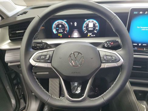 New 2025 Volkswagen Tiguan SE image 17