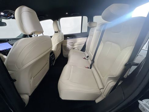 Used 2023 Jeep Grand Cherokee Limited image 24