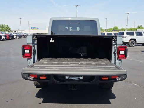 Used 2024 Jeep Gladiator Mojave AWD/4WD image 15