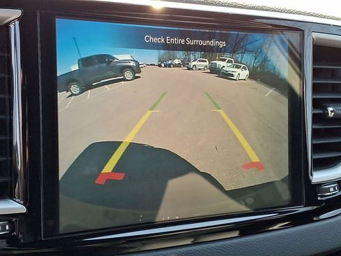 Used 2025 Chrysler Pacifica Select image 21