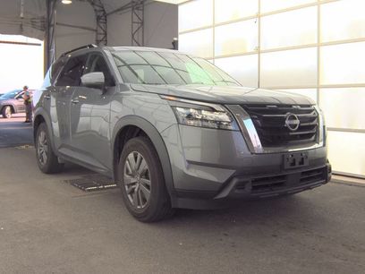Used 2024 Nissan Pathfinder SV