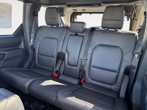 New 2025 Ford Bronco Badlands image 16