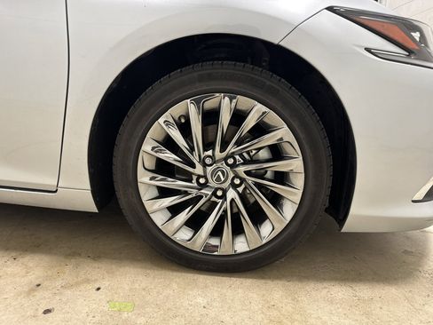 Used 2024 Lexus ES 350 Ultra Luxury w/ Accessory Package (Z2) FWD image 13