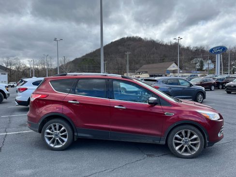 Used 2015 Ford Escape SE w/ SE Chrome Package image 4