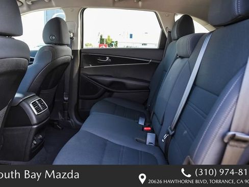 Used 2019 Kia Sorento FWD image 18