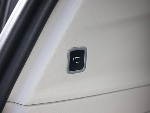 Used 2022 Chrysler Pacifica Limited image 32