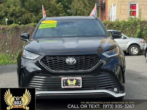 Used 2021 Toyota Highlander XSE image 2