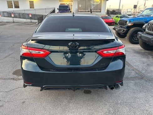Used 2020 Toyota Camry SE image 4