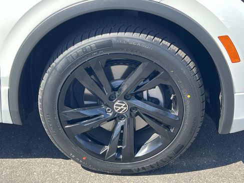 Used 2023 Volkswagen Tiguan SE R-Line image 30