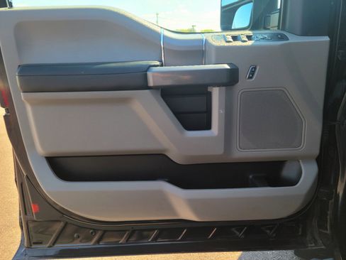 Used 2022 Ford F250 XLT w/ XLT Premium Package image 8