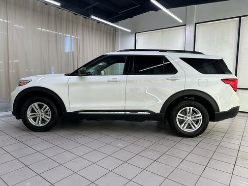 Used 2022 Ford Explorer XLT w/ Equipment Group 202A AWD/4WD image 8
