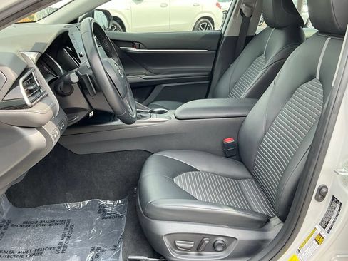 Used 2022 Toyota Camry SE FWD image 12