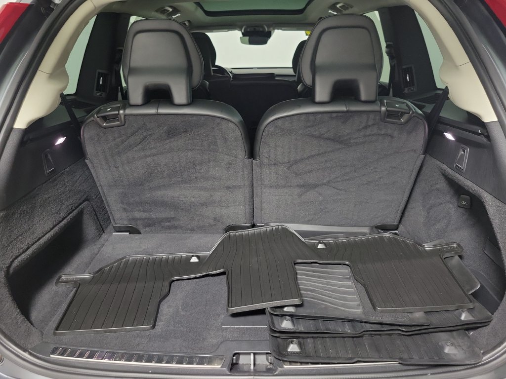 Used 2020 Volvo XC90 T5 Momentum w/ Protection Package Premier FWD image 7