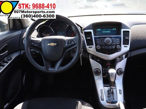Used 2016 Chevrolet Cruze LT w/ Sun And Sound Package FWD image 16