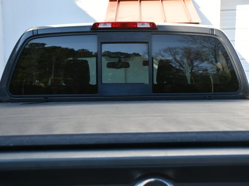 Used 2015 Nissan Frontier SV w/ SV Value Truck Package image 18