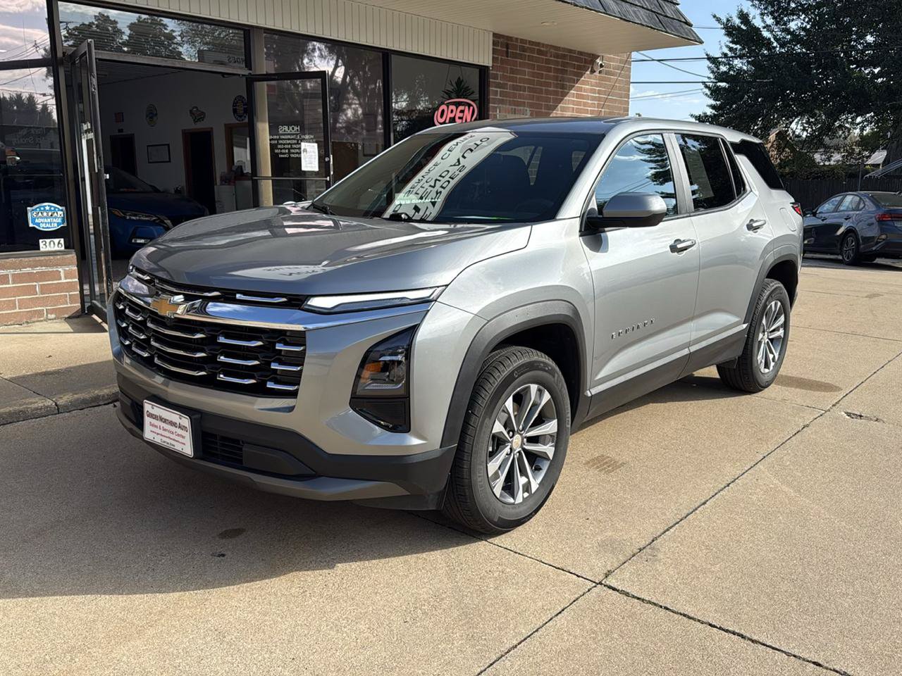 Used 2026 Chevrolet Equinox LT w/ Convenience Package II AWD/4WD image 2