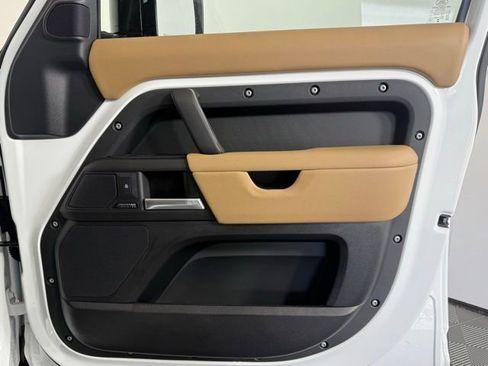 New 2025 Land Rover Defender 110 X-Dynamic SE image 21