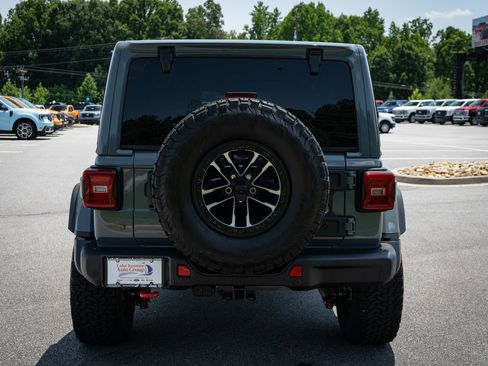 Used 2025 Jeep Wrangler Unlimited Rubicon AWD/4WD image 8