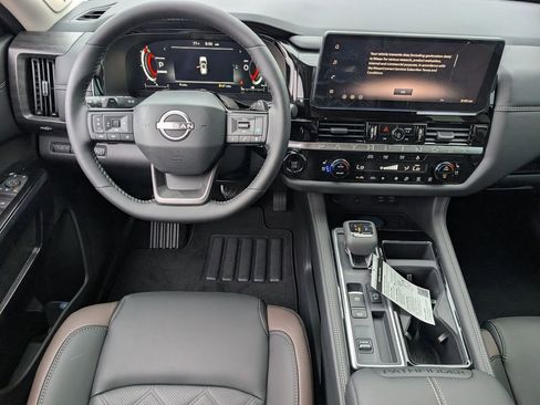 New 2026 Nissan Pathfinder Platinum FWD image 10