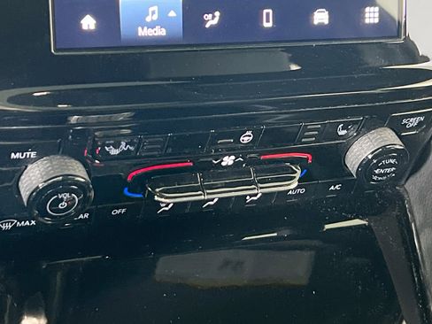 Used 2023 Jeep Grand Cherokee Altitude image 19