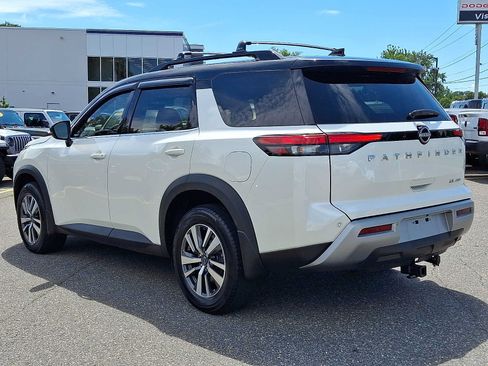 Used 2024 Nissan Pathfinder SL AWD/4WD image 4