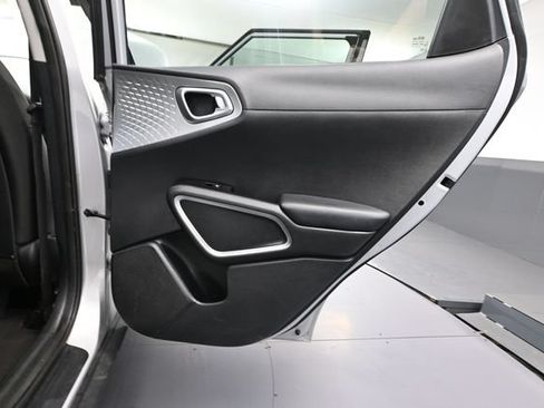 Used 2020 Kia Soul LX FWD image 35