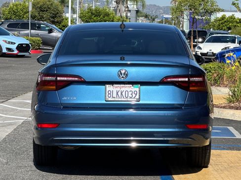Used 2019 Volkswagen Jetta SEL w/ Cold Weather Package FWD image 5