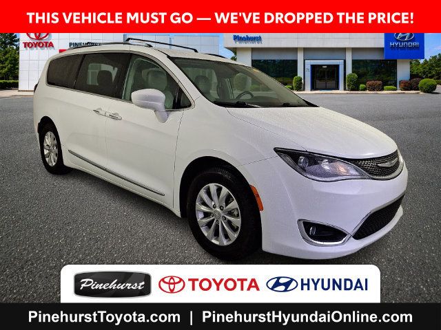 Used 2018 Chrysler Pacifica Touring-L FWD image 1