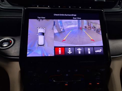 Used 2025 Jeep Grand Cherokee L Limited w/ Luxury Tech Group II RWD image 28