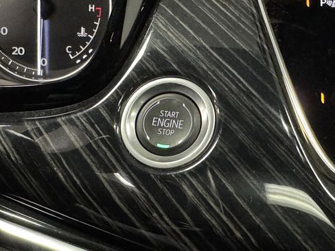 Used 2025 Cadillac XT6 Premium Luxury image 33