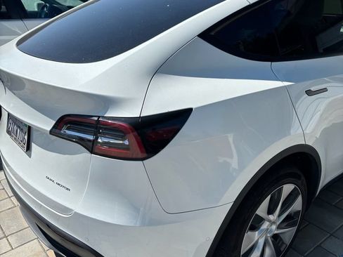 Used 2021 Tesla Model Y Long Range AWD/4WD image 2