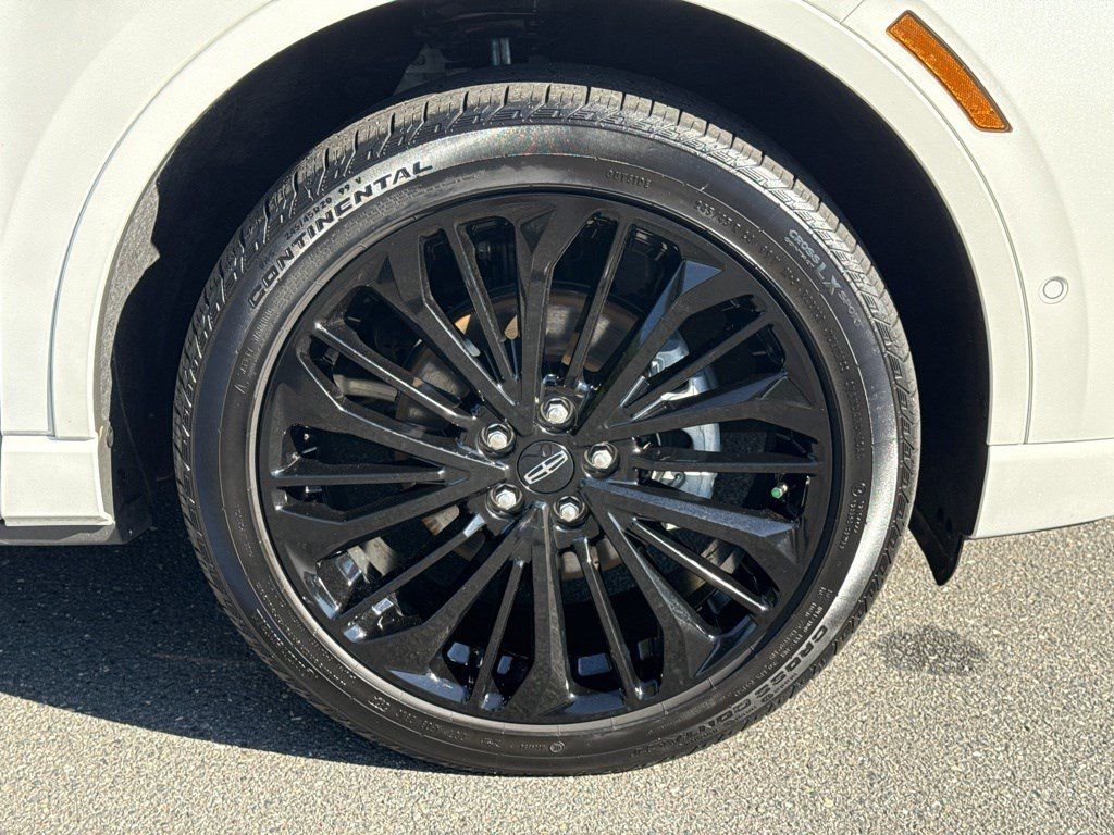 Used 2023 Lincoln Corsair Reserve w/ Equipment Group 202A FWD image 9