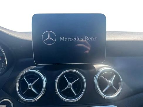 Used 2018 Mercedes-Benz GLA 250 4MATIC image 32