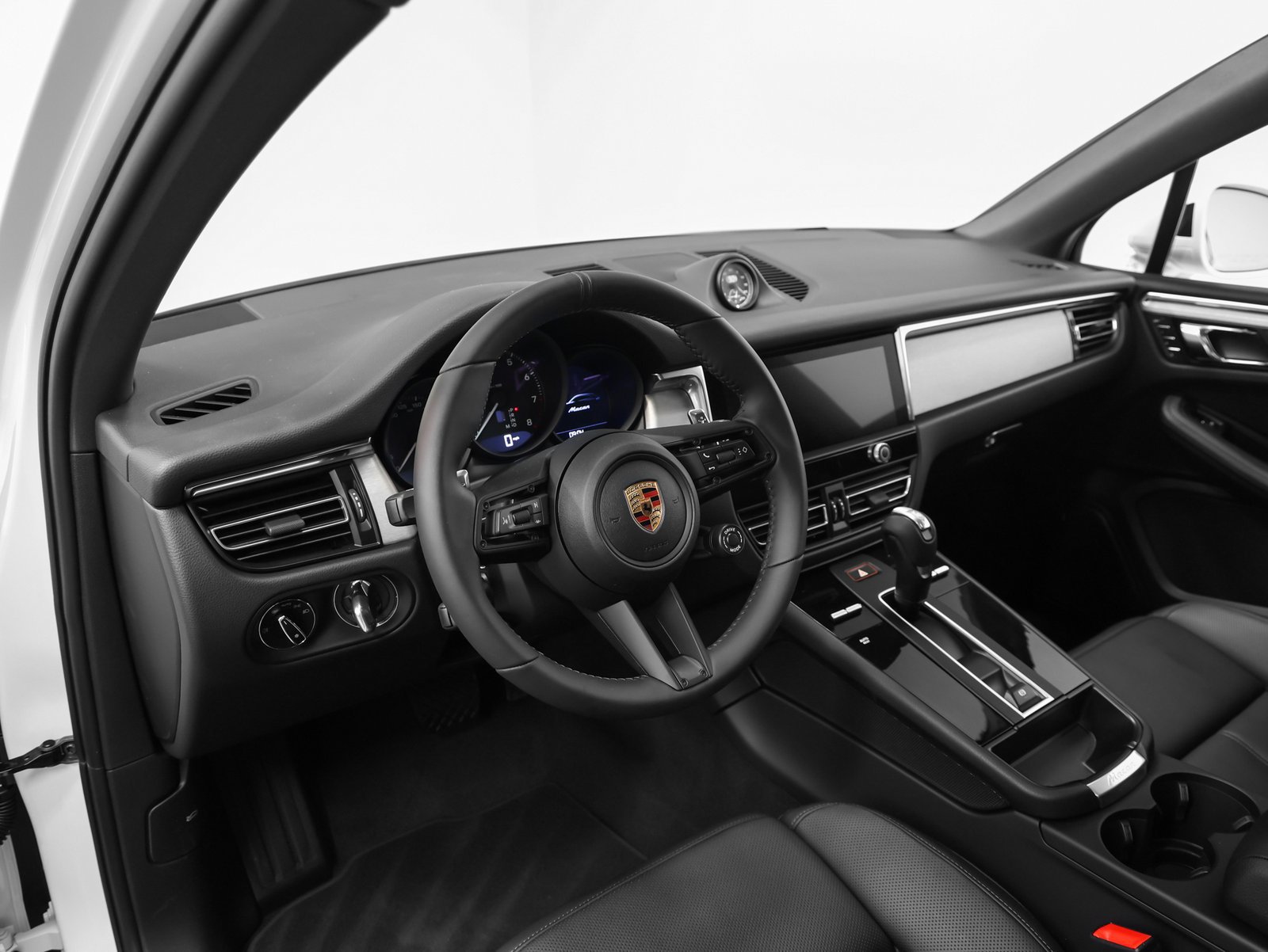 Certified 2026 Porsche Macan AWD/4WD image 4