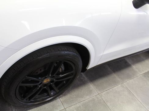 Used 2022 Porsche Cayenne Platinum Edition AWD/4WD image 33
