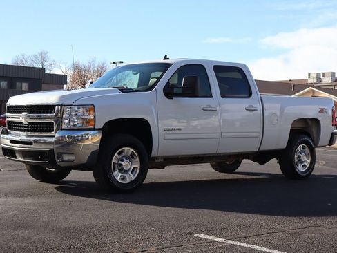 Used 2010 Chevrolet Silverado 2500 LTZ w/ Suspension Package, Off-Road image 11