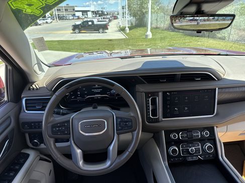 Used 2024 GMC Yukon XL Denali w/ Advanced Technology Package AWD/4WD image 17