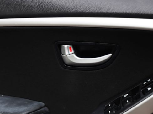 Used 2016 Hyundai Elantra GT FWD image 41