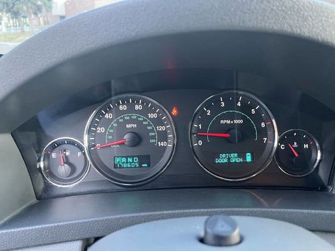 Used 2005 Jeep Grand Cherokee Limited image 13