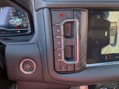 Used 2024 GMC Yukon XL Denali w/ Advanced Technology Package AWD/4WD image 18