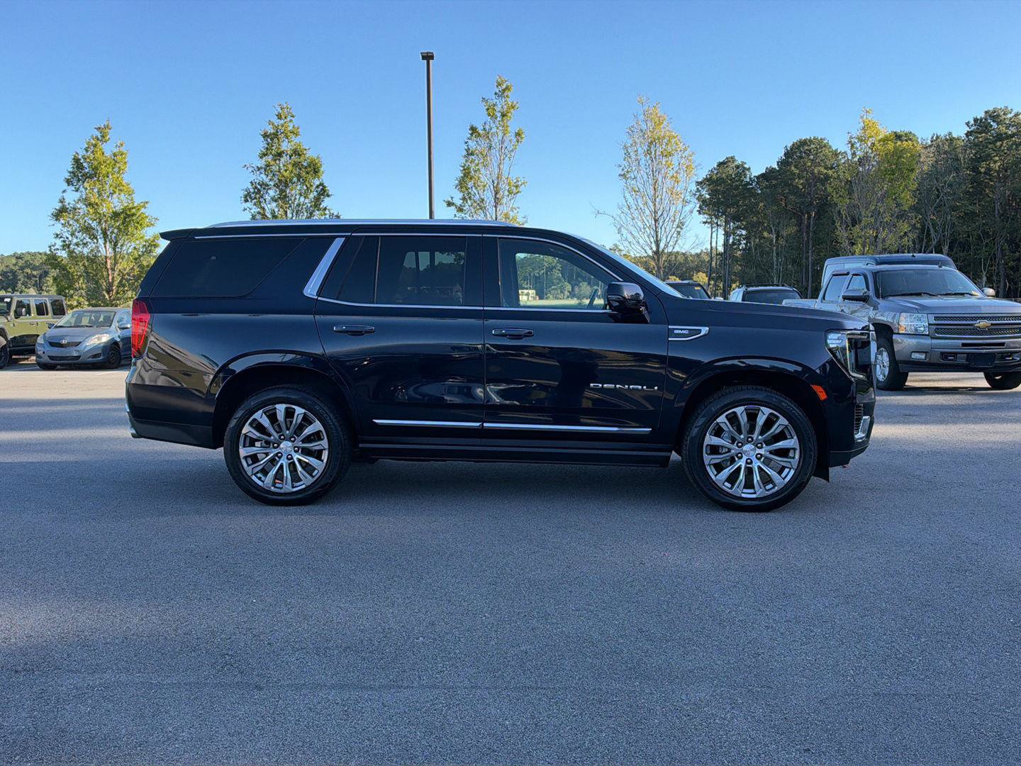 Used 2023 GMC Yukon Denali AWD/4WD image 10