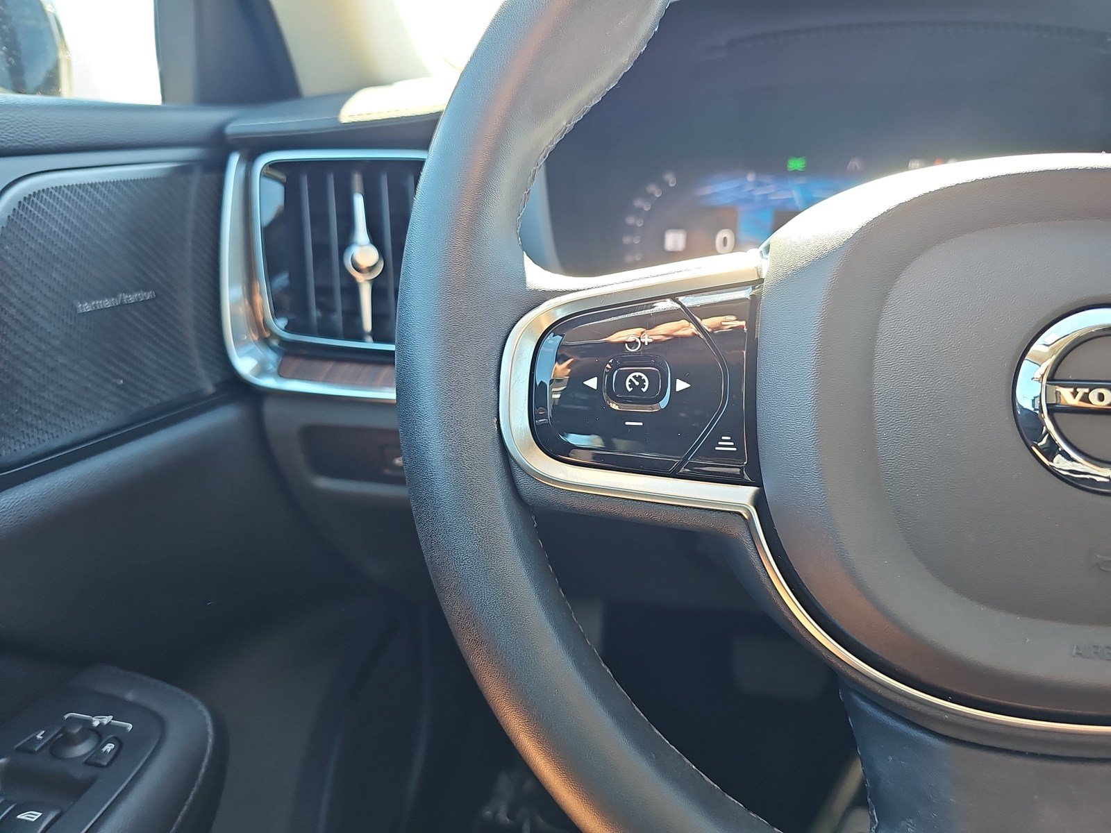 Used 2024 Volvo S60 B5 Ultimate w/ Climate Package AWD/4WD image 14
