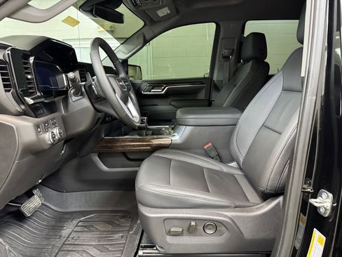 Used 2025 GMC Sierra 1500 Elevation w/ Elevation Premium Package image 13