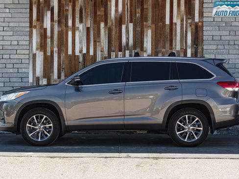 Used 2019 Toyota Highlander XLE AWD/4WD image 3